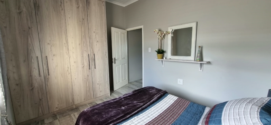 2 Bedroom Property for Sale in Hoogland Western Cape